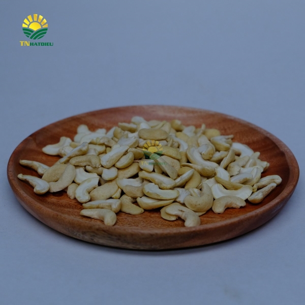Cashew nuts with white kernels
